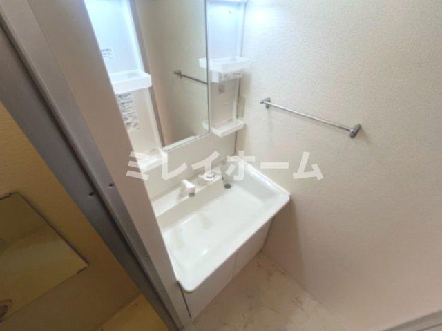 洗面設備　同建物内、別のお部屋の参考写真になります。