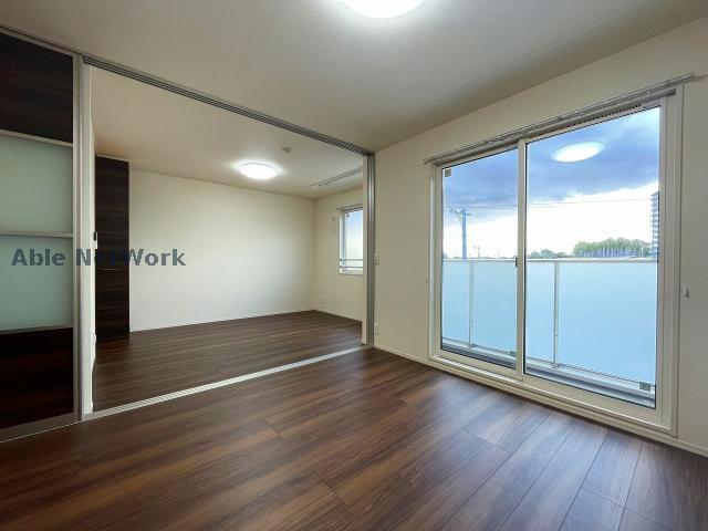 居室・リビング　※同物件別部屋