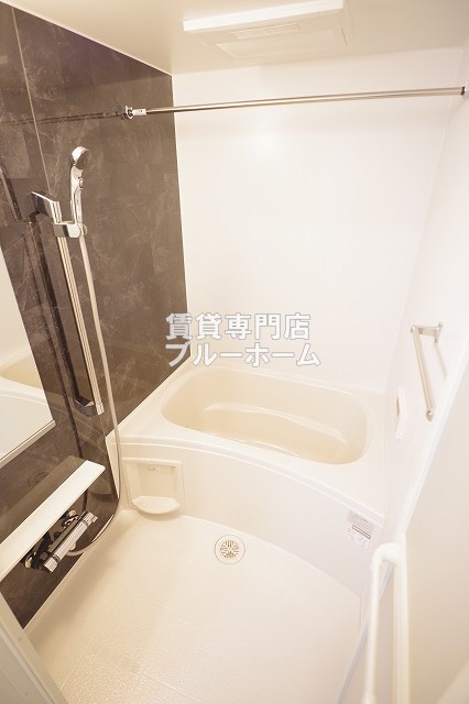 バス・シャワールーム　追い焚き・浴室乾燥機付き！