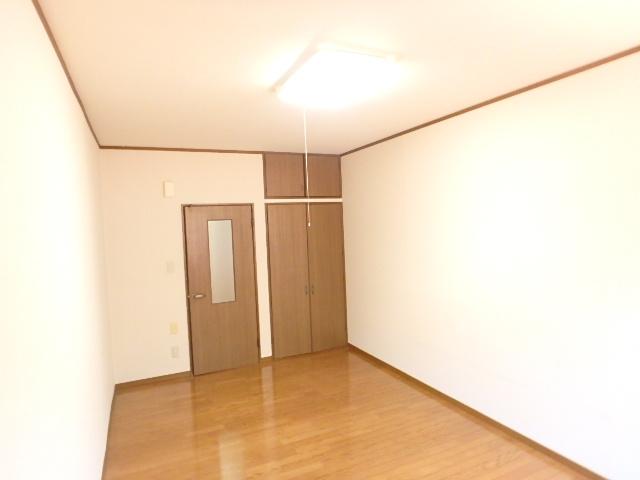 居室・リビング　洋室８帖のお部屋です