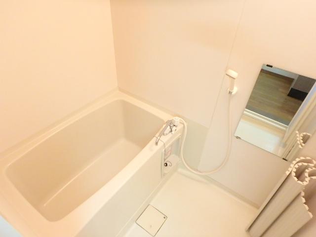 バス・シャワールーム　シャワー付きバスルーム