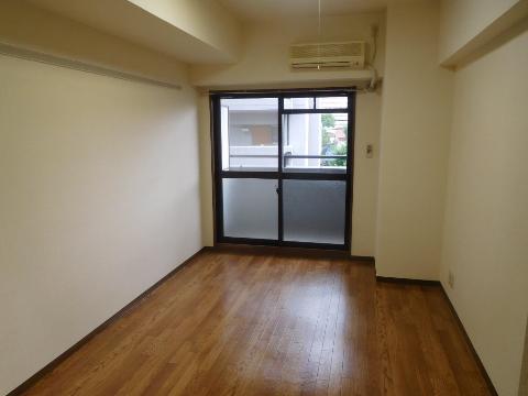 居室・リビング　室内