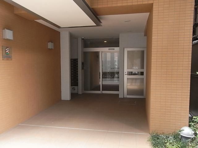 エントランス　オートロック付きのエントランス
