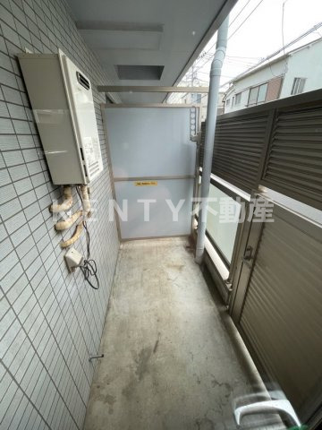 バルコニー　暖かな日差しのふりそそぐバルコニー