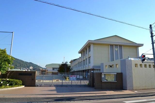 小学校　広島市立東野小学校（小学校）まで854m
