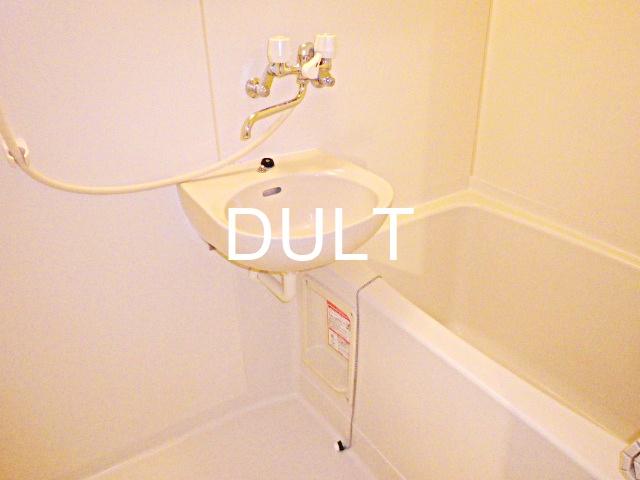 バス・シャワールーム　バスルームです。