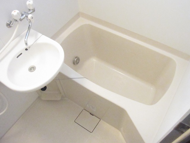 バス・シャワールーム　※間取りに相違がある場合は現況優先です。別部屋参考写真