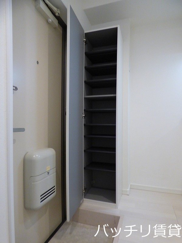 玄関　同型タイプの為、現状を優先致します。