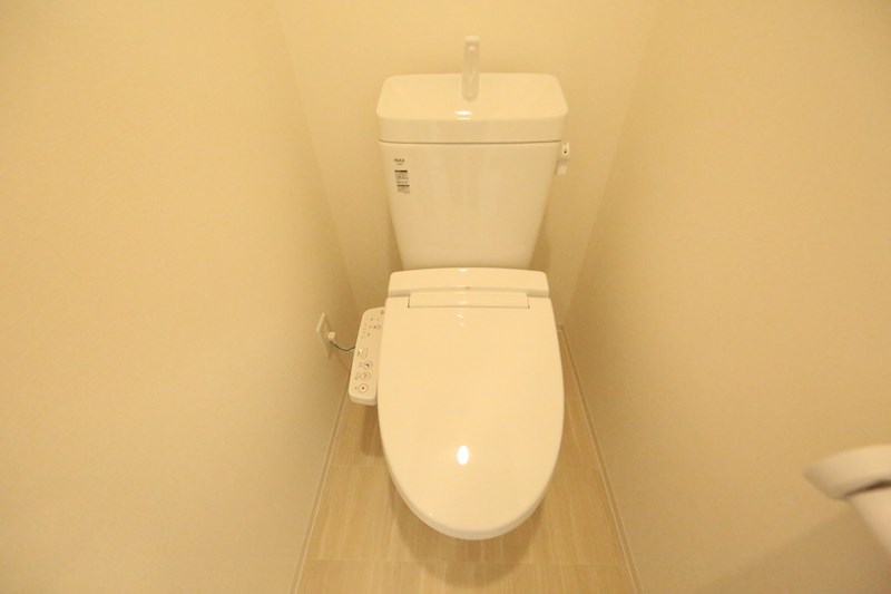 トイレ　温水洗浄暖房便座付トイレ