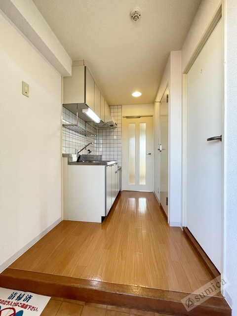 玄関　落ち着いた玄関、やっぱりフローリング。