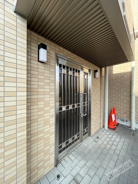 エントランス　落ち着いたエントランス。マンションを演出します。