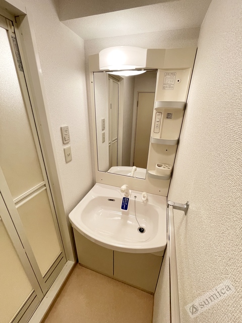 洗面設備　洗面台独立、洗髪洗面化粧台で朝の身支度もはかどります。