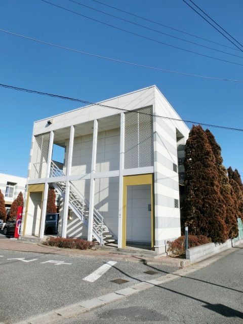 建物外観　高台にあります。