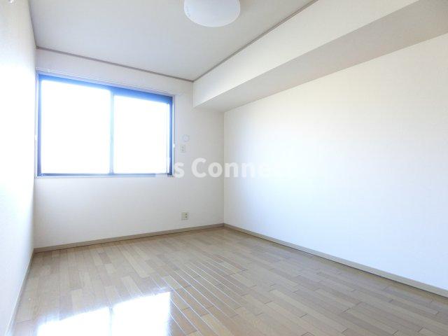 その他　独立した洋室は寝室として使えます。