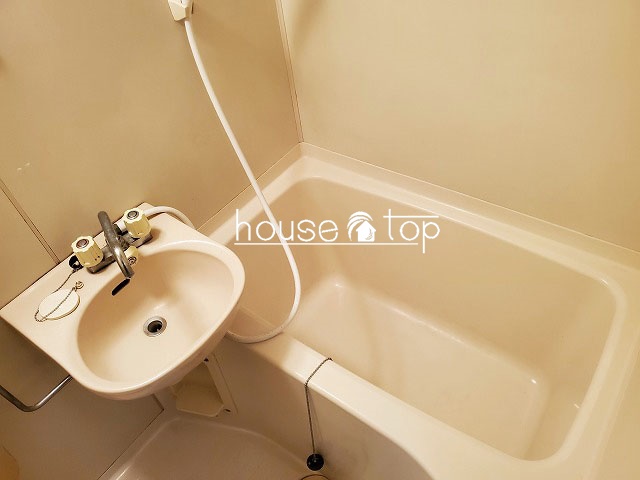 バス・シャワールーム　洗面台付きの浴室