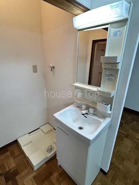 洗面設備　●室内洗濯パンと洗面所を新調しました