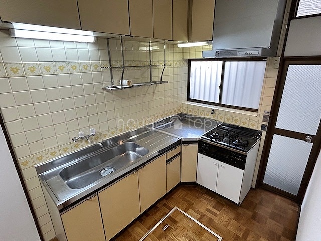 キッチン　●3口ガスコンロ付きのL型キッチン