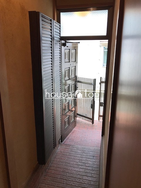 玄関　●靴箱付きの玄関