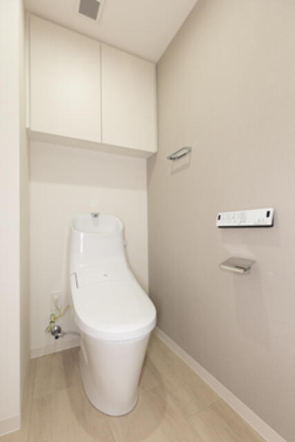 トイレ　※写真は同タイプ住戸です。