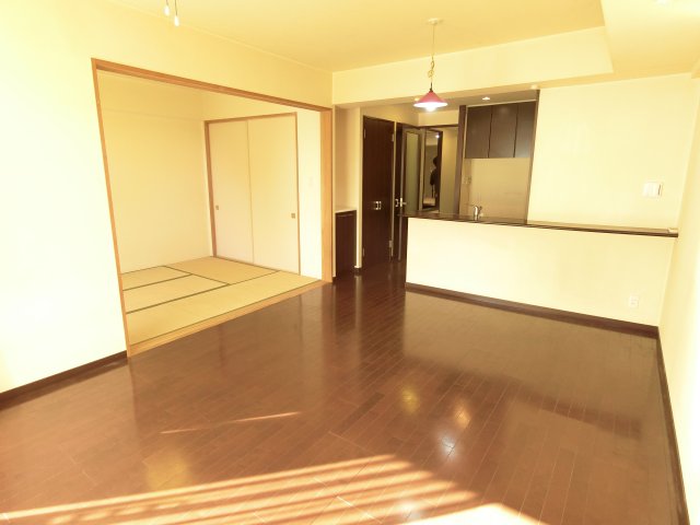 ランドシティ玉川学園ロイヤルテラスの居間写真