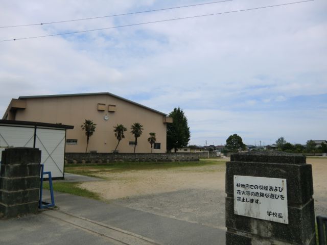 小学校　市立一身田小学校（小学校）まで2000m