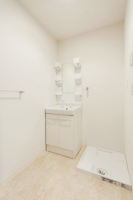 洗面設備　明るい洗面所です