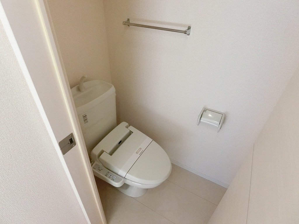 トイレ　癖になるウォシュレット完備