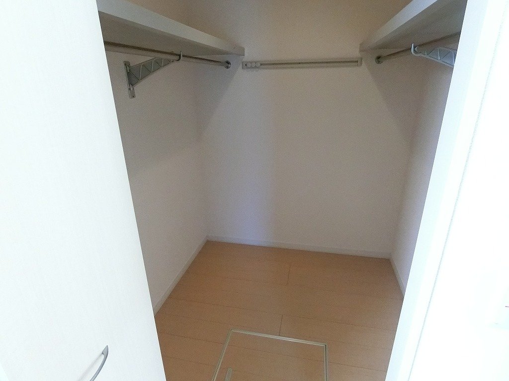 収納　寝室ウォークインクローゼット　床下収納付