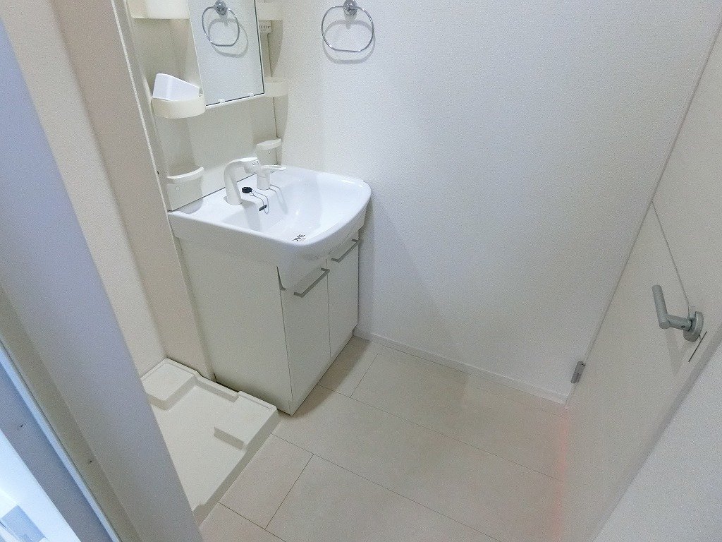 洗面設備　扉付き脱衣所（洗髪洗面化粧台・室内洗濯機置場）