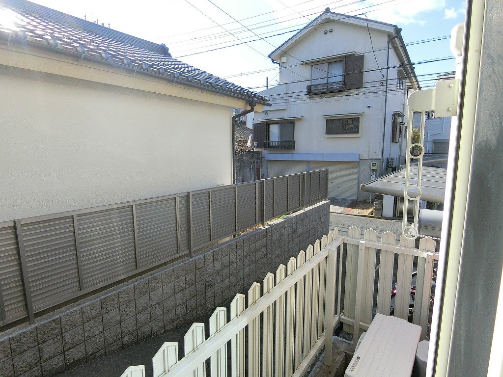 バルコニー　高さのある１Ｆ人目が気になりにくいですよ。