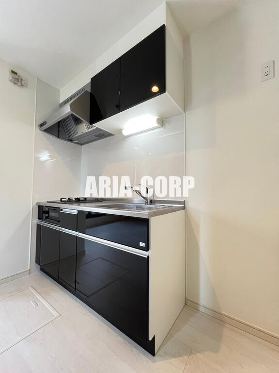 キッチン　（同仕様）2口コンロ付きのシステムキッチン搭載♪