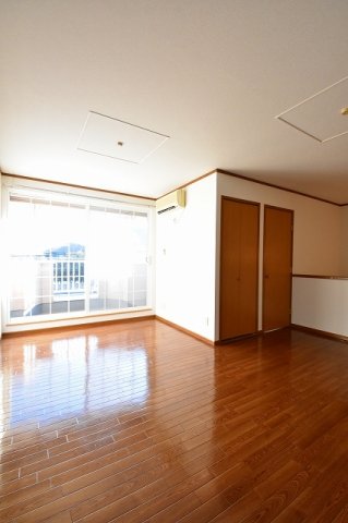 居室・リビング　ゆったり過ごせる居間です