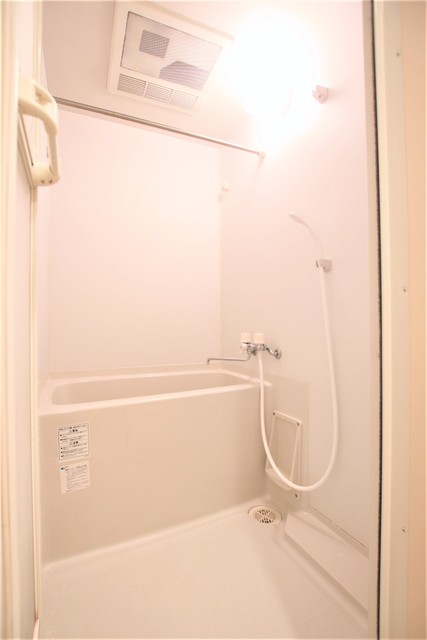 バス・シャワールーム　浴室乾燥機付きのバスルーム