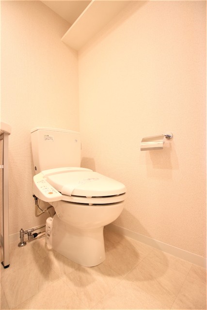 トイレ　多機能便座付きのトイレ