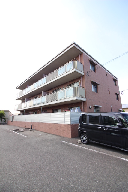 建物外観　鉄筋コンクリートのマンション