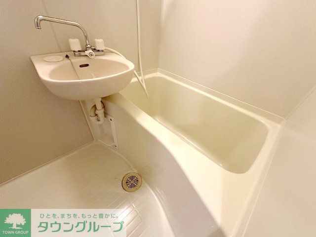 バス・シャワールーム　同物件別部屋写真