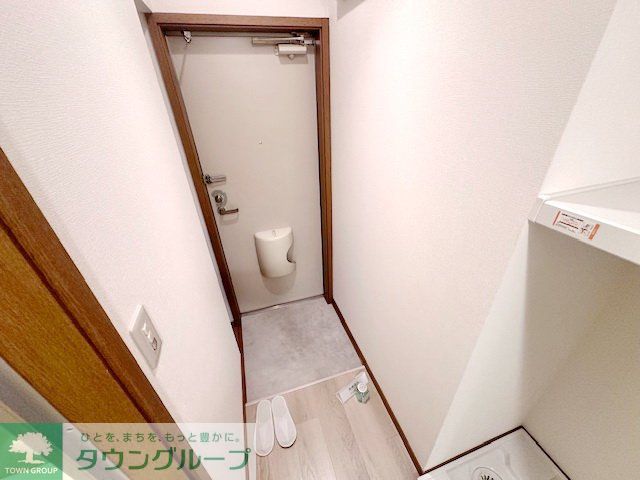 玄関　同物件別部屋写真