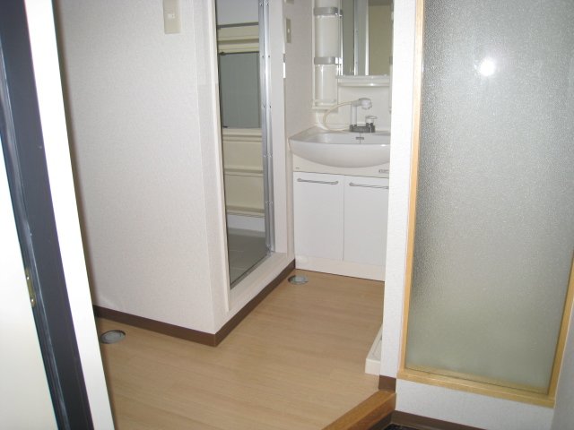洗面設備　同物件別号室の写真です。