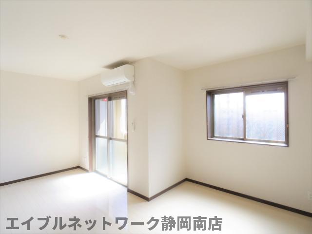 居室・リビング　ゆったりとした居間です