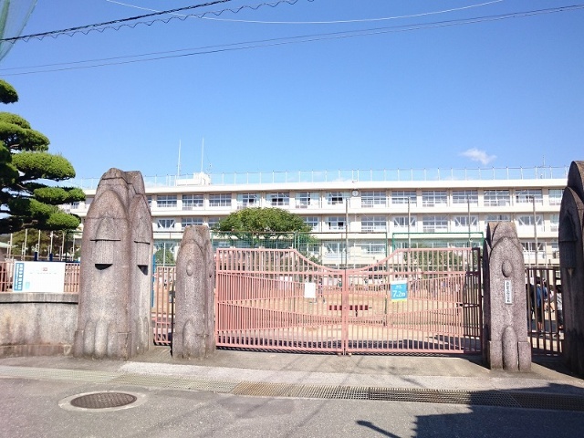 小学校　高知市立旭小学校（小学校）まで303m