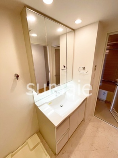 洗面設備　独立洗面台です