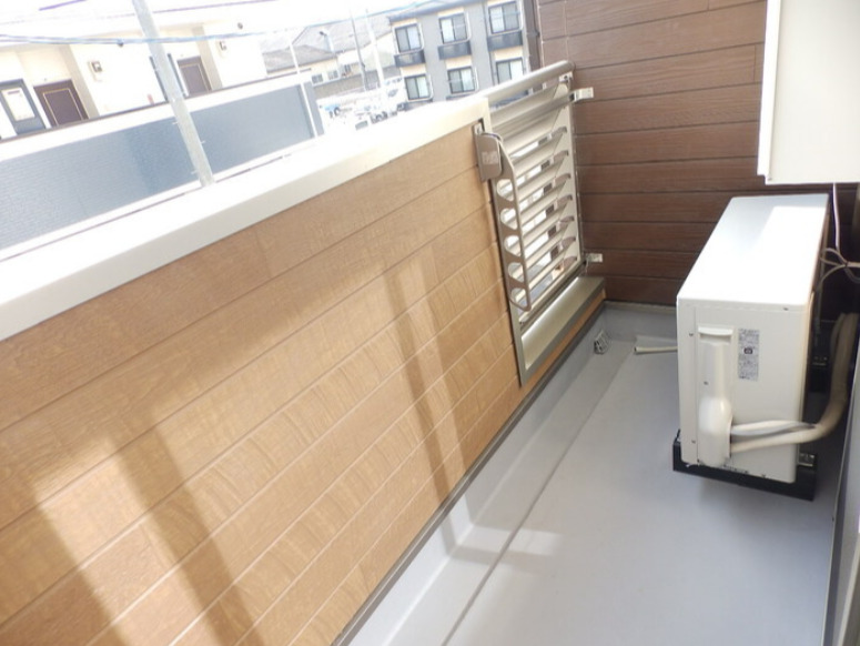 バルコニー　暖かな日差しのふりそそぐバルコニー