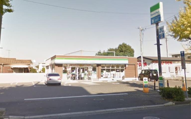 コンビニ　ファミリーマート（コンビニ）まで775m