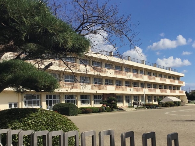 小学校　栃木市立栃木第四小学校（小学校）まで571m