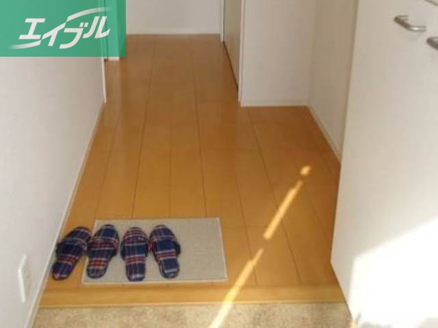 玄関　別の類似物件の写真です。実際とは異なります。