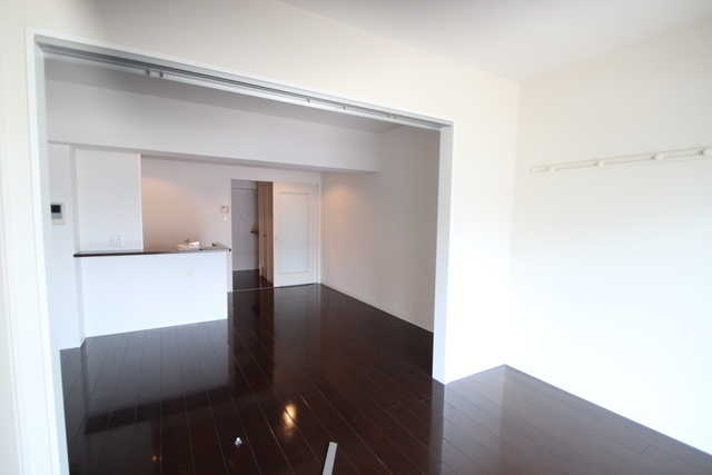 居室・リビング　別号室の写真です