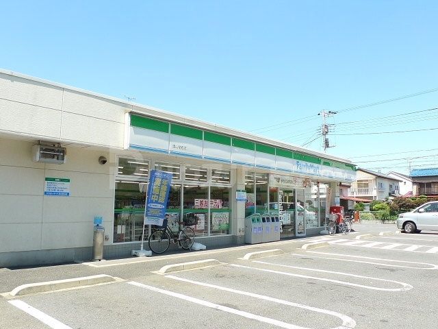 コンビニ　ファミリーマート 流山初石店（コンビニ）まで590m