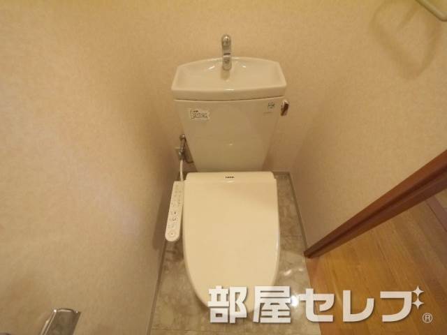 トイレ　人気の温水洗浄便座です。