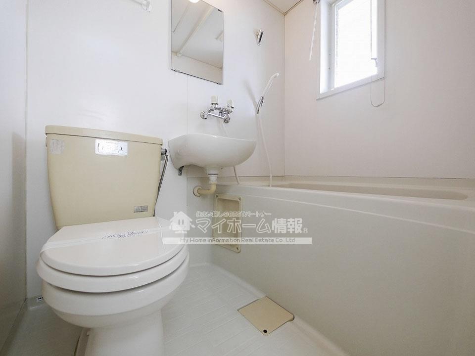 バス・シャワールーム　内観写真は同タイプ間取りを引用しており、内装が異なる場合がご