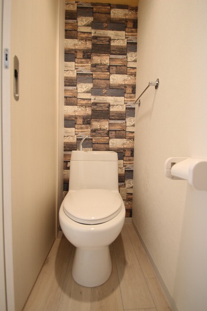 トイレ　同物件別号室のものです。